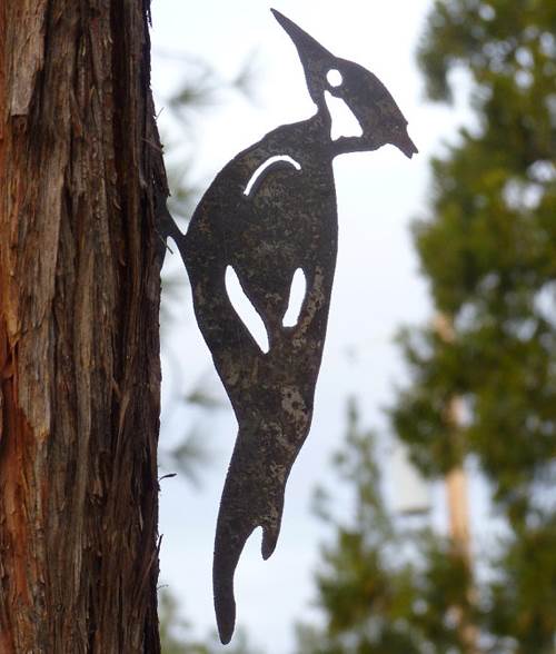 Cut
Matal Woodpecker Garden Sculpture